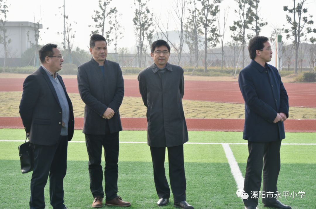 升旗仪式阮校长满怀激情,主线清晰的汇报,让专家们对溧阳市永平小学的