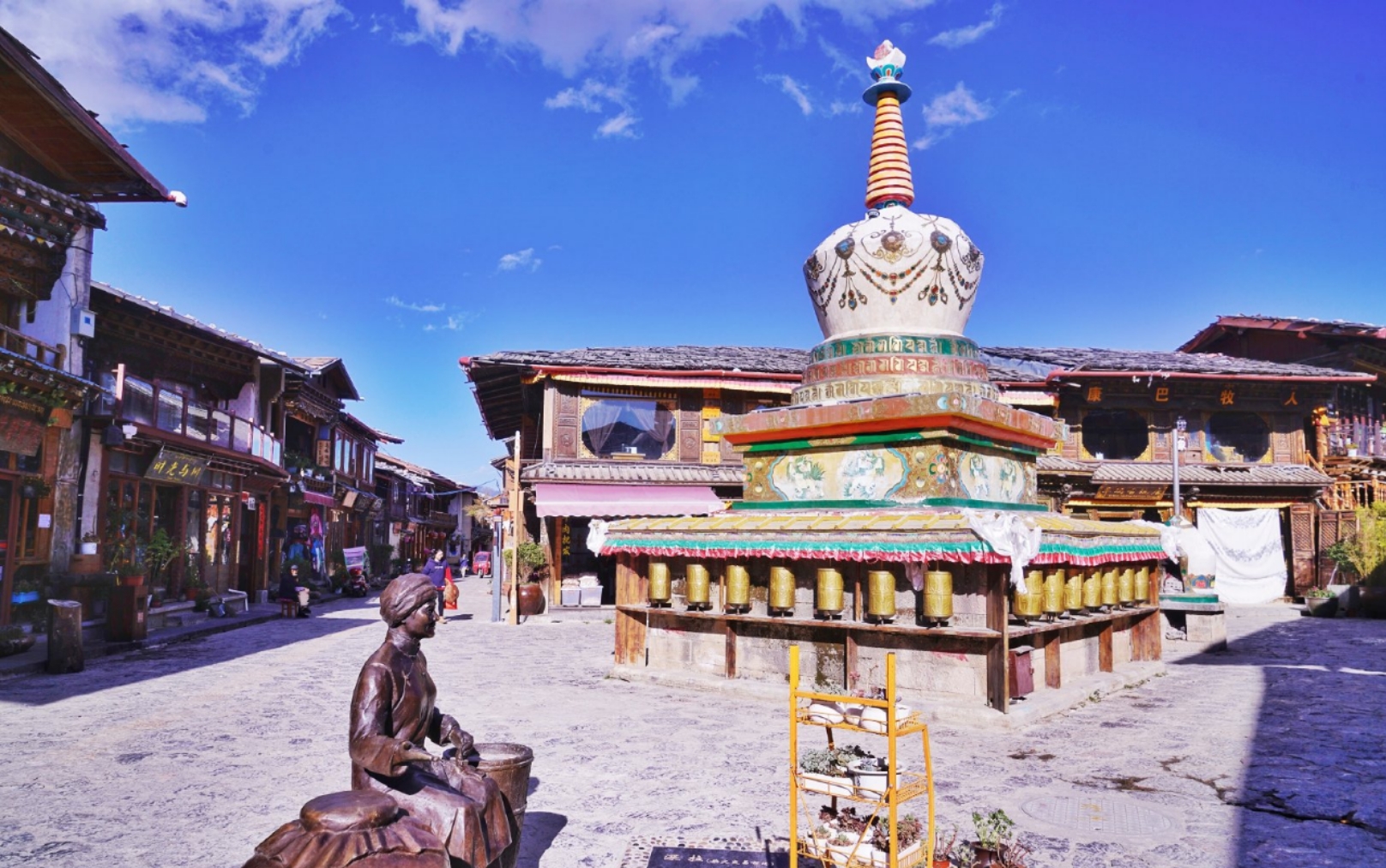 一座建在石头上的月光城——独克宗古城_香格里拉