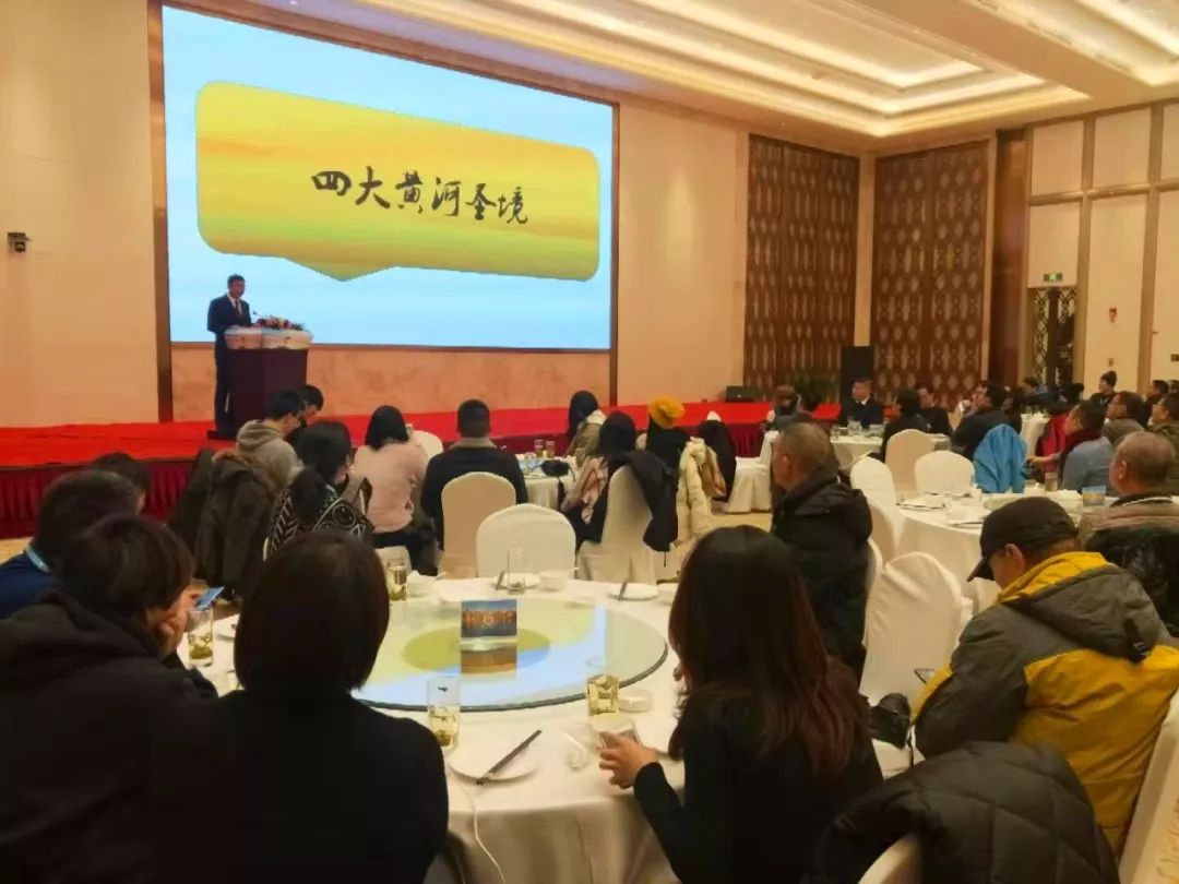 三区三州61旅游大环线专列驶入甘肃永靖