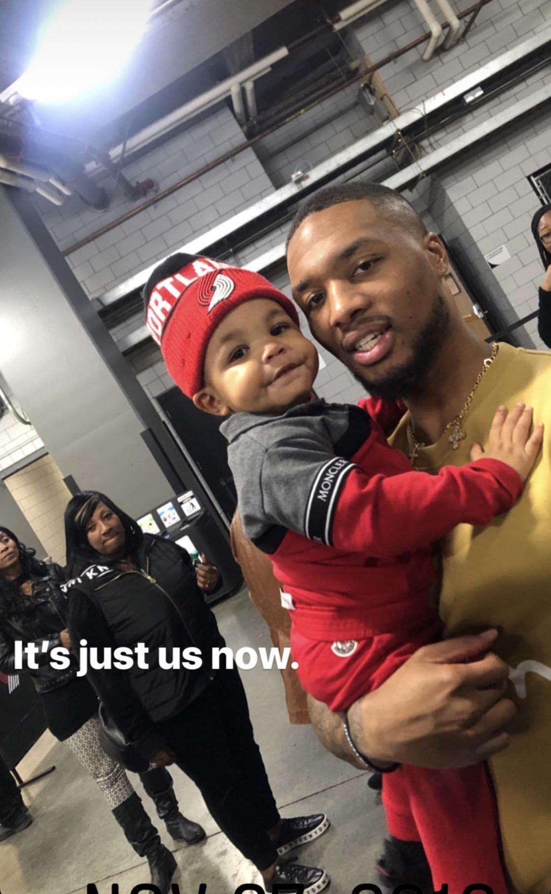 原创萌翻了!安东尼利拉德带儿子上班 1岁小米蹦蹦跳跳瓜娃子和他击掌