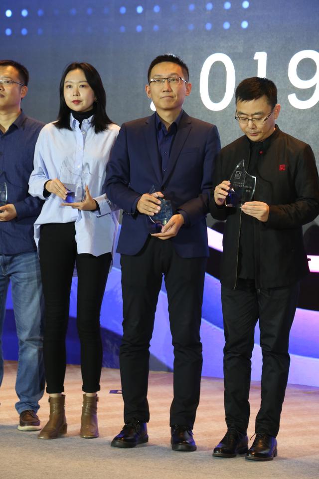 喜报袁登祥荣获2019年搜狐教育盛典教育行业突出贡献奖