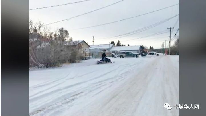 【男子持械打劫银行】驾雪地摩托车逃逸