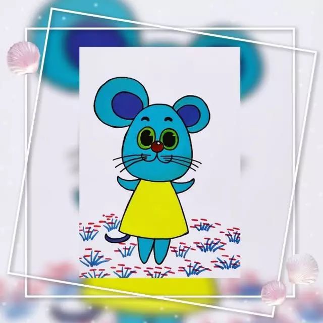 画面中有一只蓝色的小鼠,因为它是蓝色的所以大家都叫他蓝皮鼠.