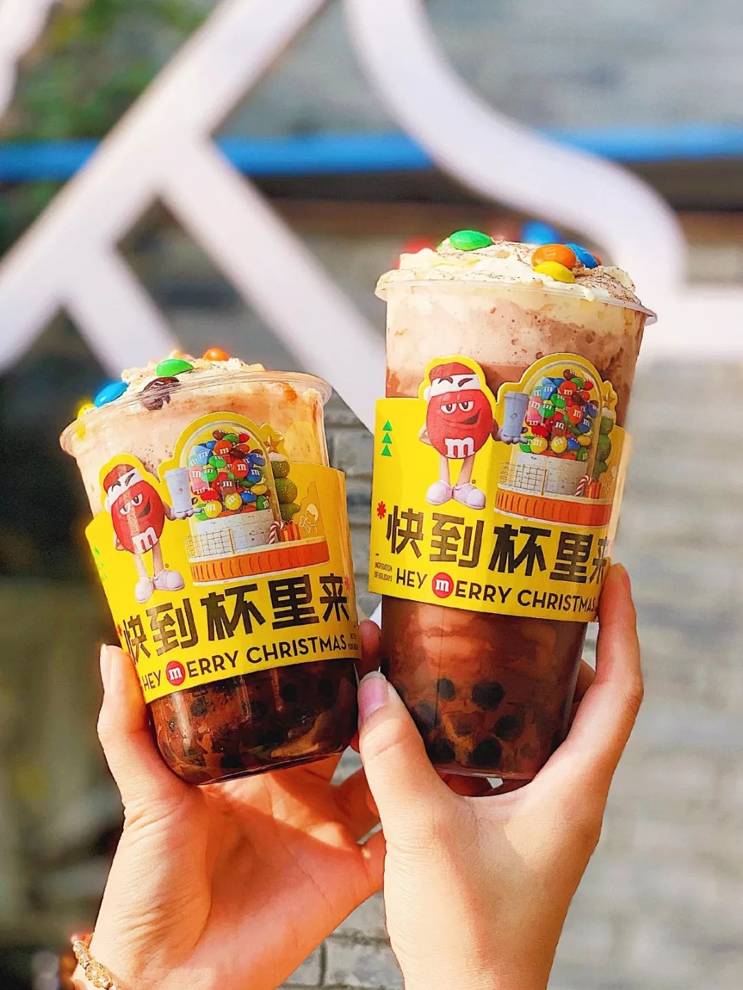 快到杯里来喜茶×m&ms圣诞特饮闪现深圳壹方城