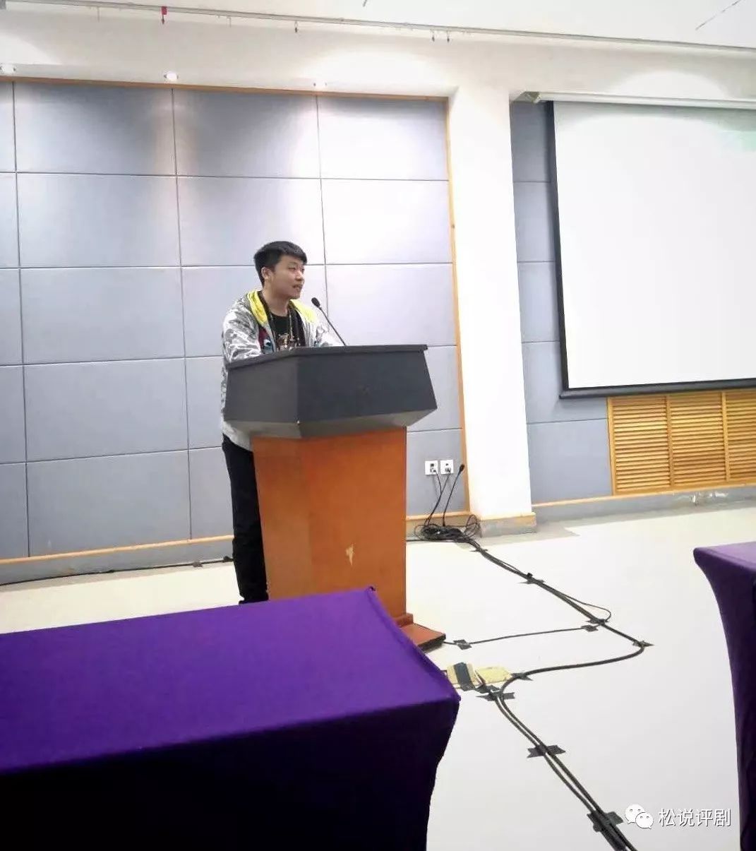 王介甫参加西柏坡希望小学支教,并作为优秀志愿者发言