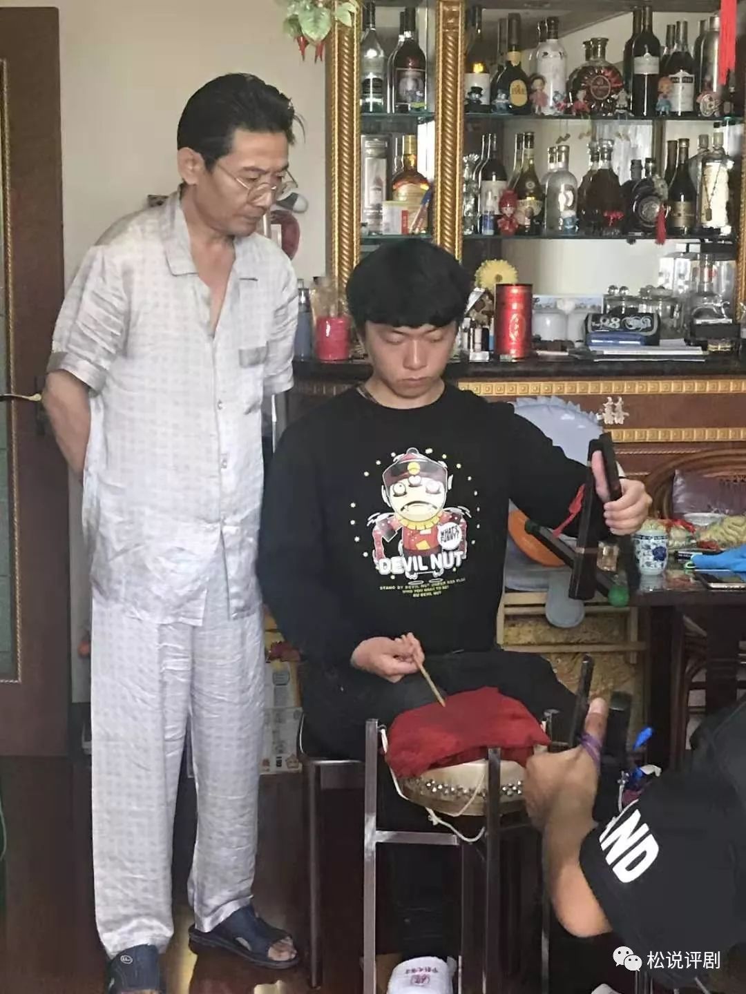 北京京剧院一级鼓师杨广同给王介甫授课王介甫与北