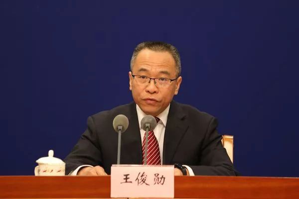 财富超越王健林刘强东河南新首富只用了一招养猪