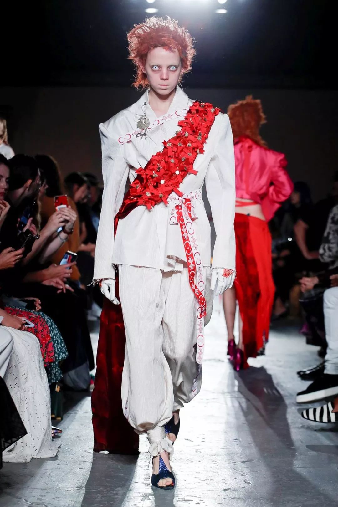 宗教风服装设计!(宗教文化与时尚服饰擦出的火花)