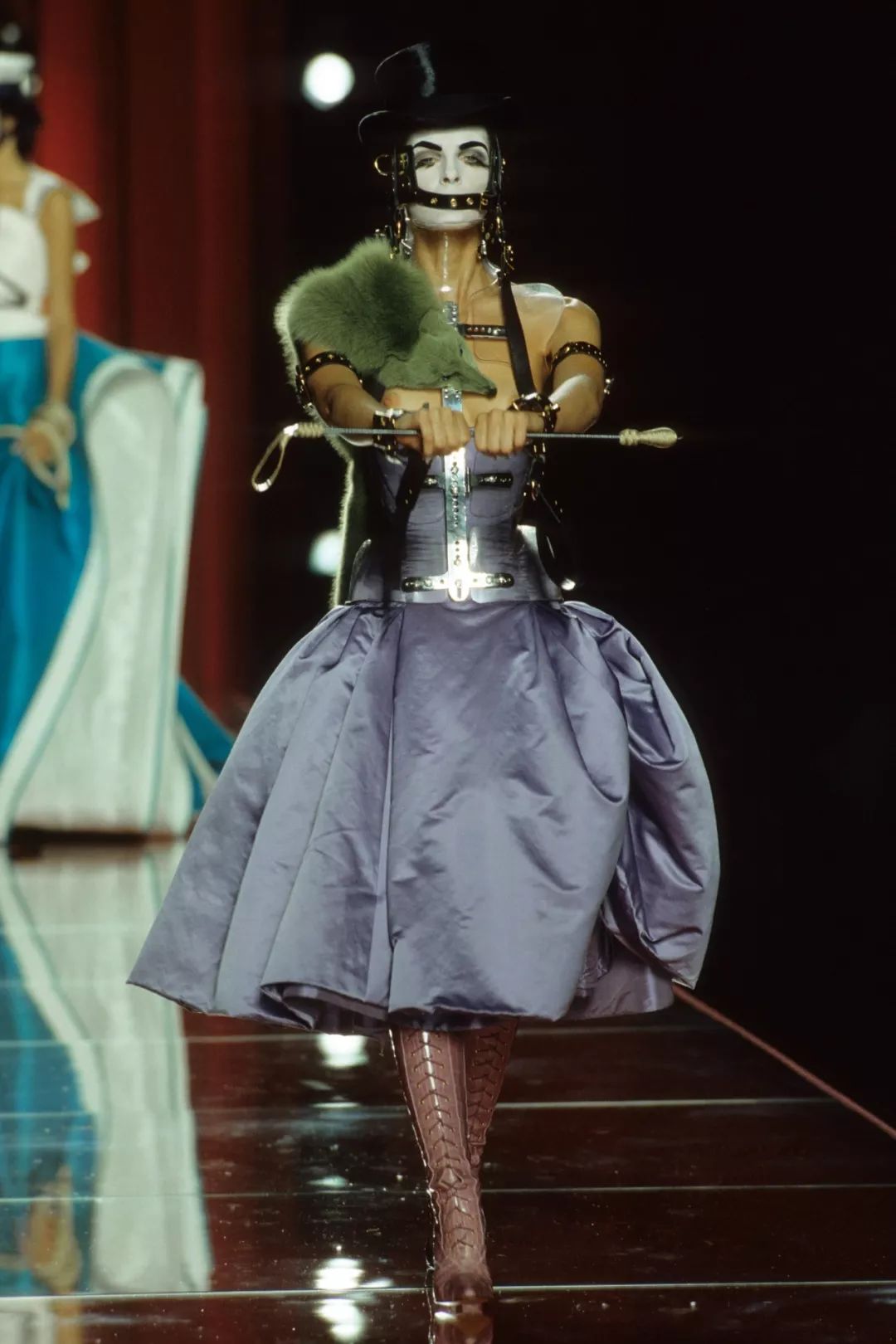 宗教风服装设计宗教文化与时尚服饰擦出的火花