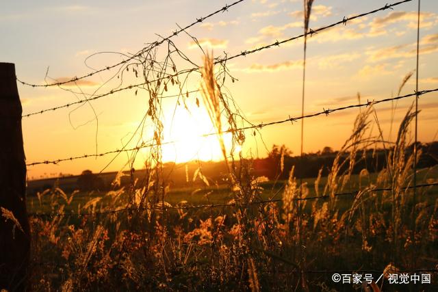 日出東海落西山,富也一天,窮也一天;月缺月圓到年關,憂也一年,喜也