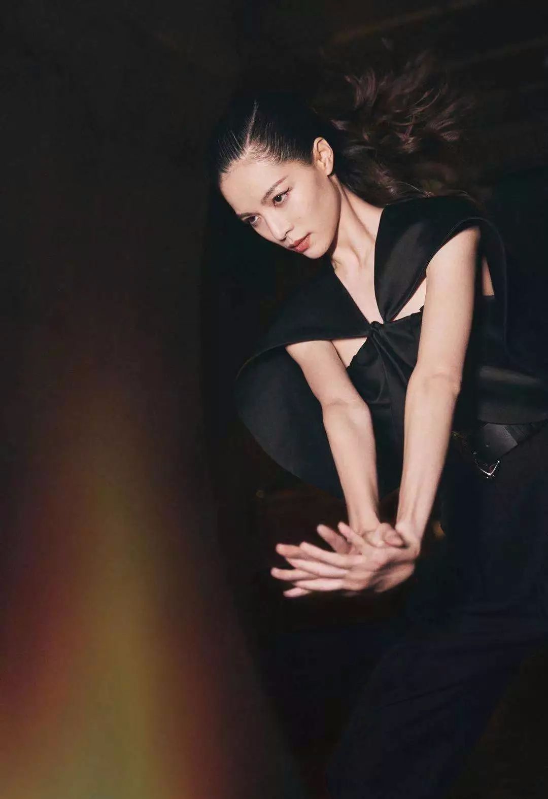 钟楚曦化身小公主,蝴蝶结搭配黑白波点长裙,复古气质美到不行