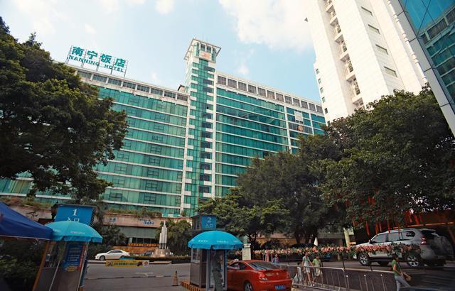 一天天"长高"的南宁_大厦