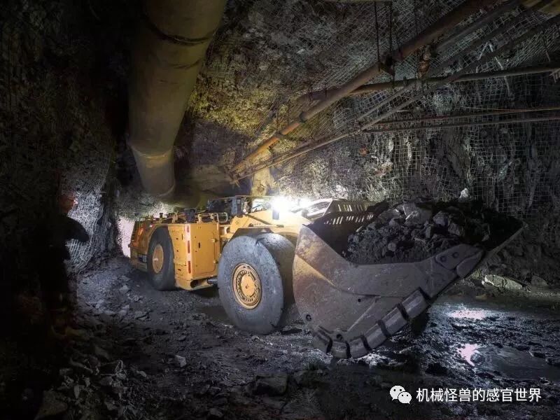地下工作者进驻澳洲catr1700井下硬岩采矿机交付使用