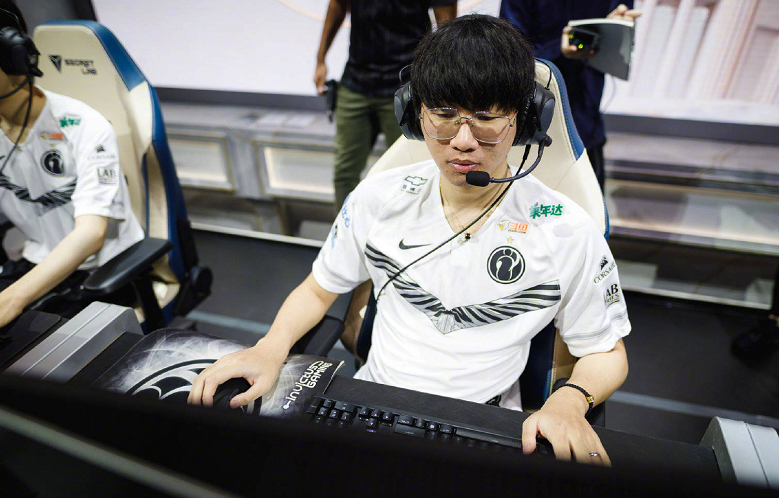 ig宁王吐槽大会怒刚喷子:我不是pdd,我没有那么快退役!_选手