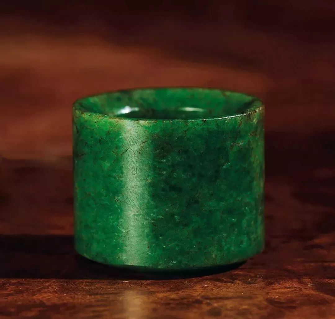 小伙80万买翡翠扳指,大伙觉得是假货,专家说值120万_李莲英