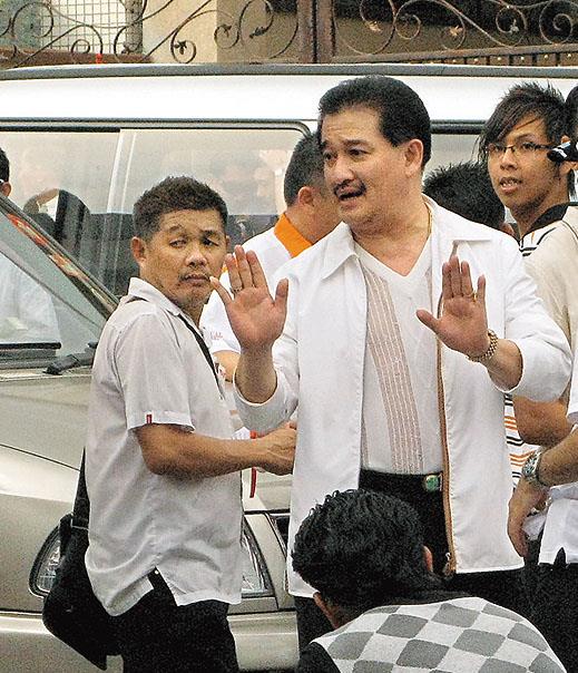 刘德华和朱丽倩表妹同框出镜,其父是马来西亚百亿富豪_陈志远