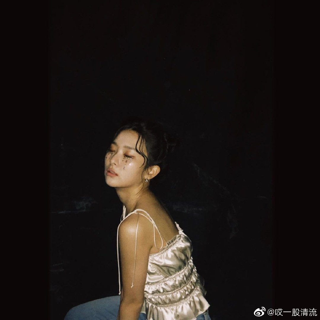 theqoo热议psychomv完美诠释了girlcrush的姜涩琪