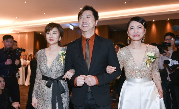 高隽雅和老公陈子豪.柴智屏的女儿补办婚礼.