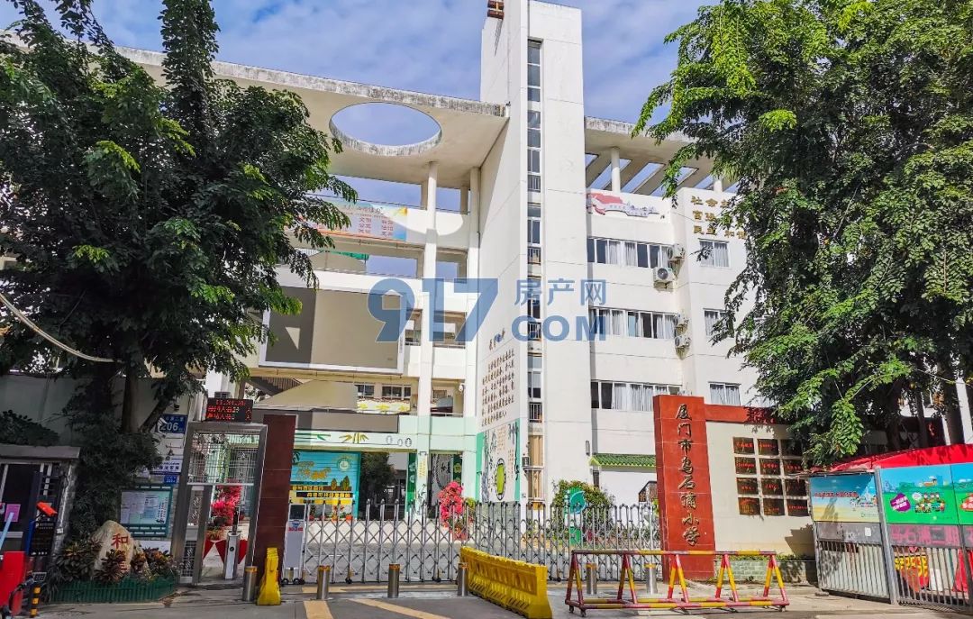 教育方面,地块紧邻乌石浦小学,周边还分布有康乐第二小学,厦门市火炬