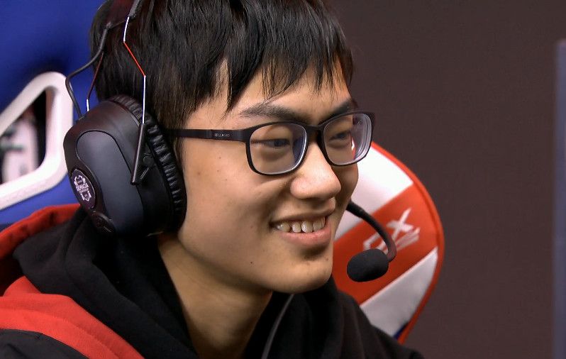 knight评价:doinb神出鬼没,rookie对线超强_韦神