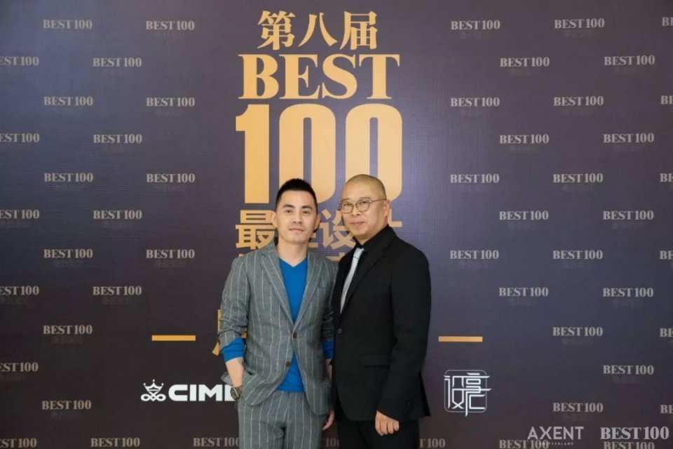 方磊與《精品家居》出版人李耿合影與此同時,第八屆best100最佳設計