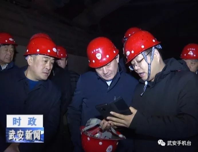 强延峰一行首先来到新金钢铁和明芳钢铁,两家企业烧结机已按重污染