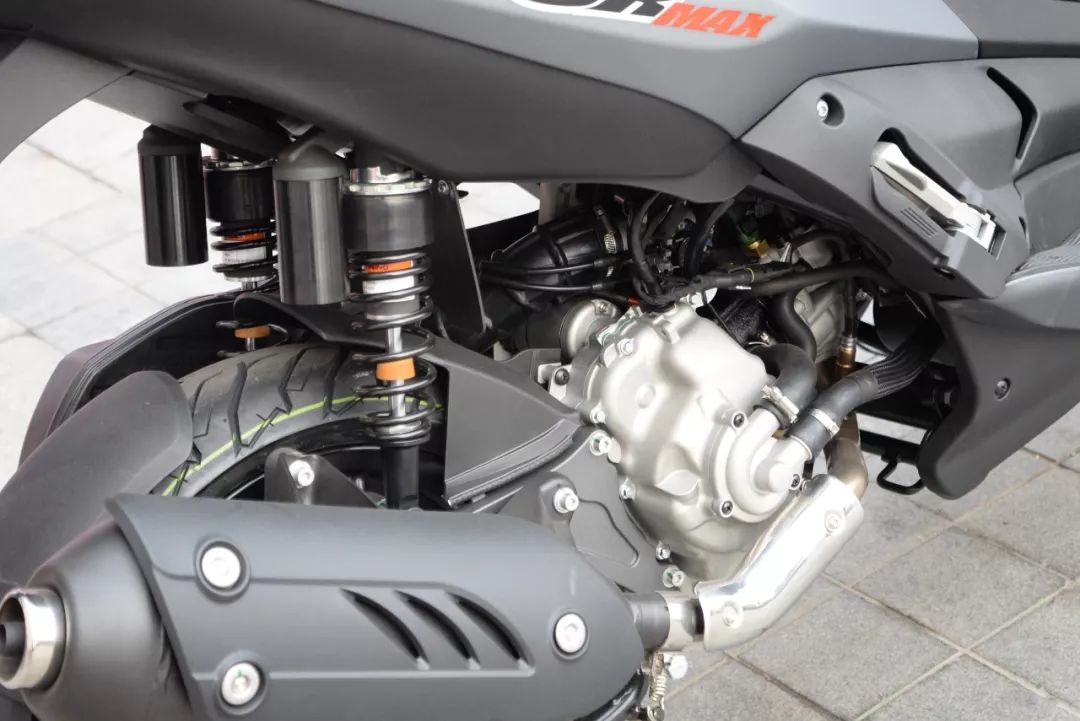 西安首批阿普利亚srmax250实车交付