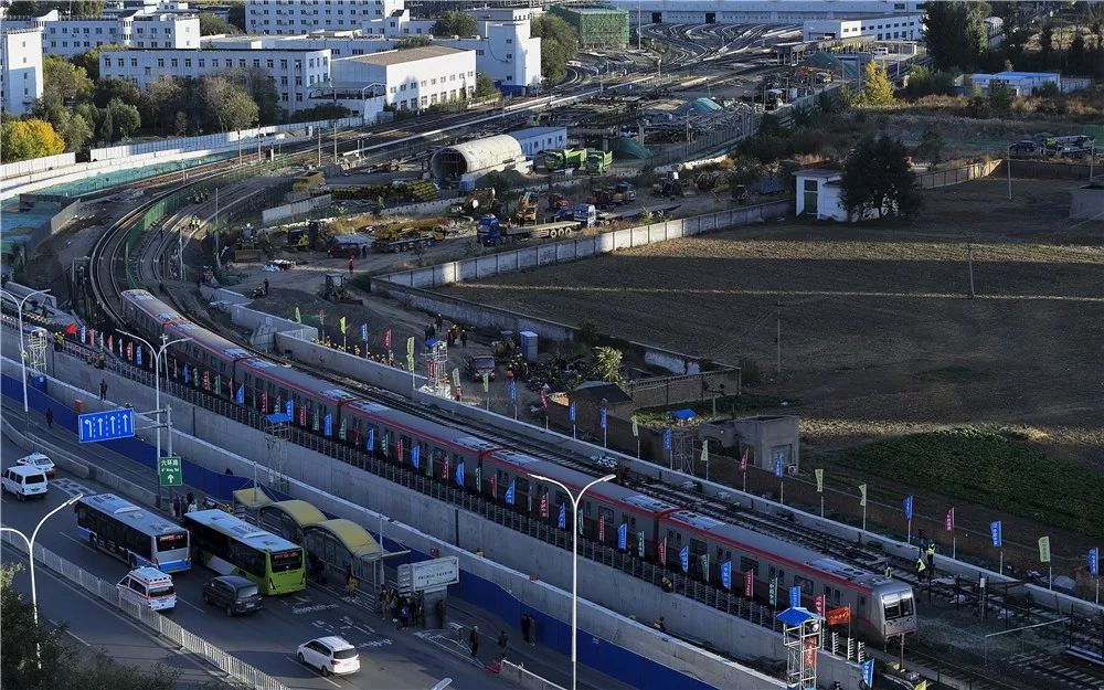 新闻纪实吴怀球摄影作品北京地铁土桥站改造七百余人鏖战八通线供大家