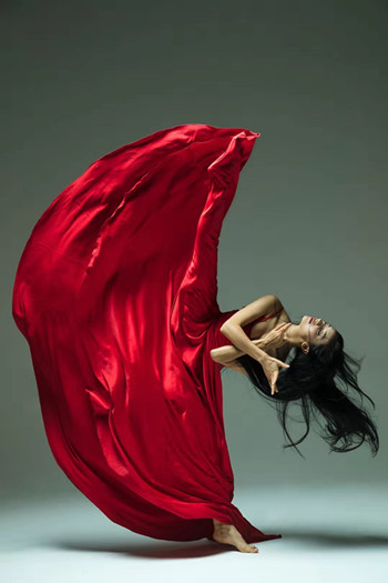 舞蹈风暴古丽迪娅尔我要把我们民族的音乐和文化搬进课堂搬上舞台