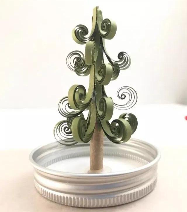 几根纸条卷一卷,装到倒放的玻璃瓶里,衍纸圣诞树附制作教程_树干