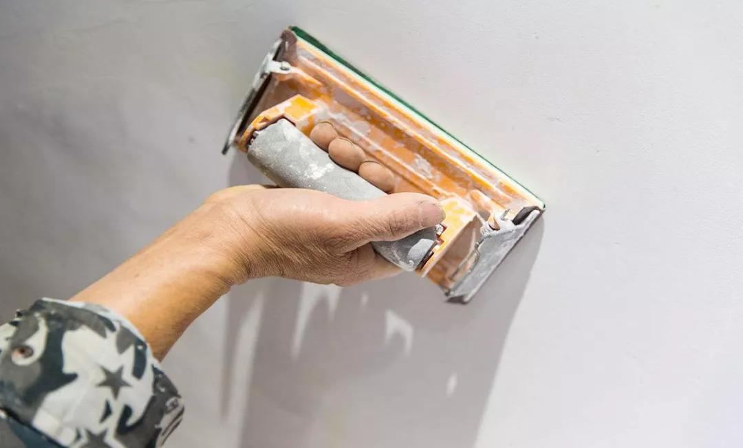 干了一辈子的老瓦匠告诉你,墙面批刮完腻子,可以不打磨吗?_砂纸