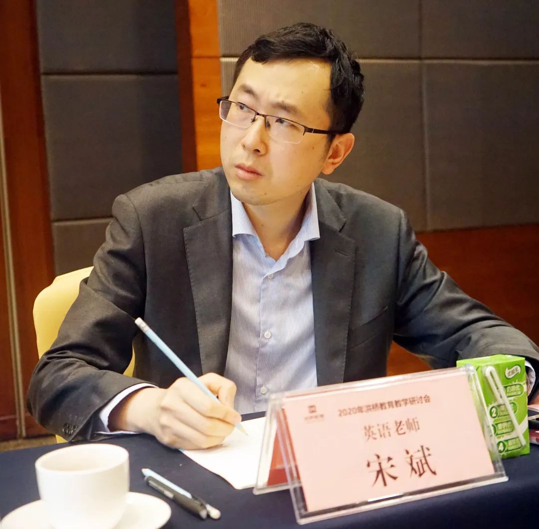 会议上,周校指出统一的教学模式是学校教学成熟的标志,并借鉴中高考