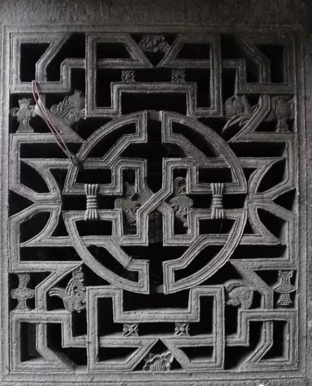 凝固的风情丨透过石窗探寻时光的秘密