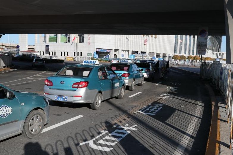 提醒天津西站接送站调整开车进南广场停车场走专用道