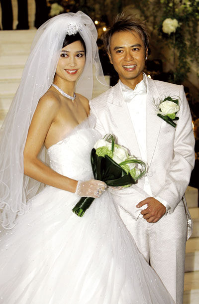 19岁时就是港姐冠军,被李克勤宠了27年,还为她写专属情歌!