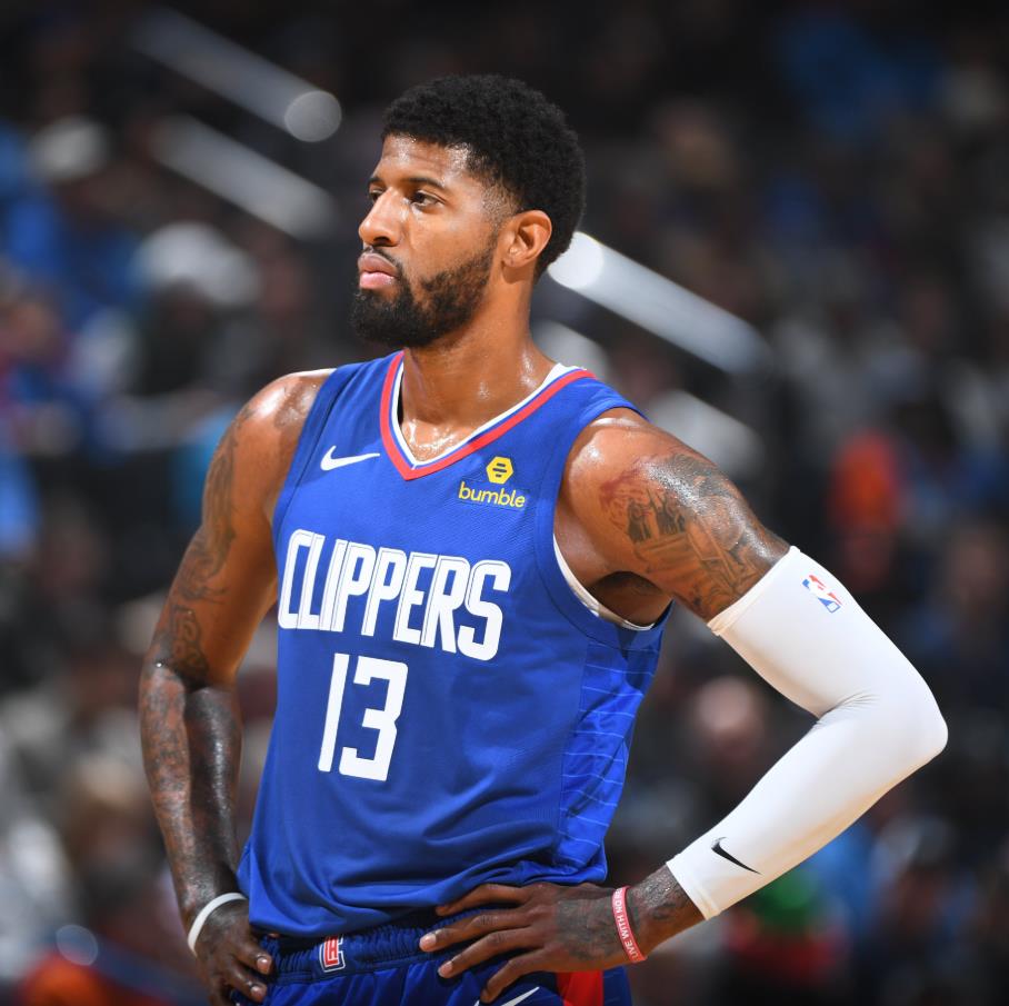 洛杉矶快船队112-118负于俄克拉荷马雷霆队,保罗-乔治回到俄城面对旧