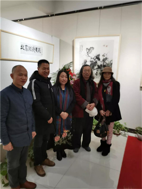 珊徐海燕女士与书法家段修中,阎大庆,万俊杰徐海燕女士与著名画家陶古