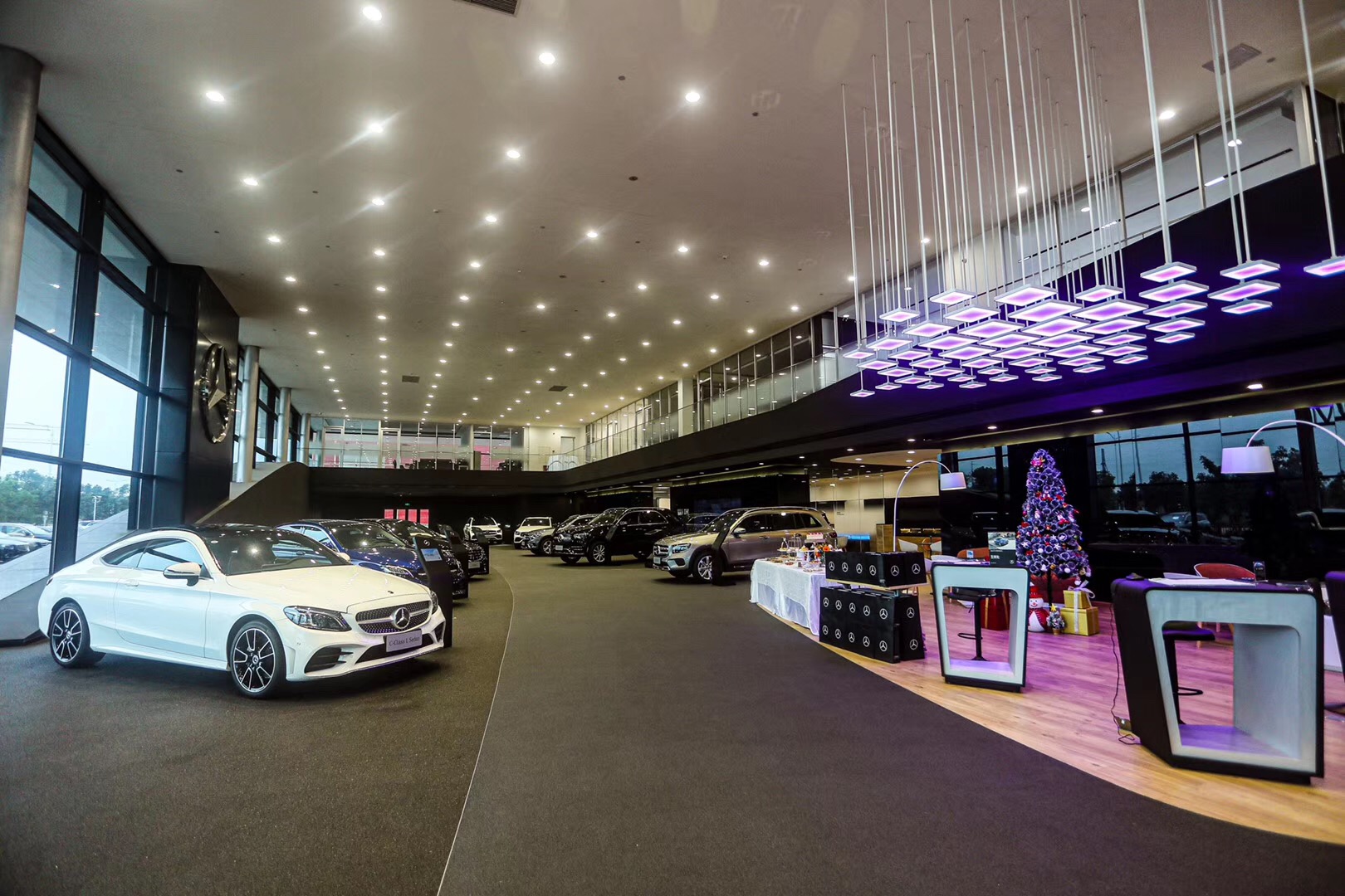 全方位体验全球最新标准奔驰海南中升星辉旗舰店