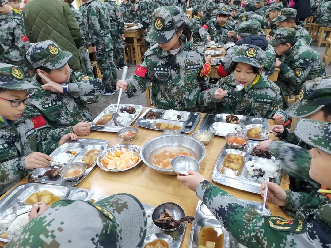 落实五育并举提升育人境界上城区少年军校立德树人全面育人