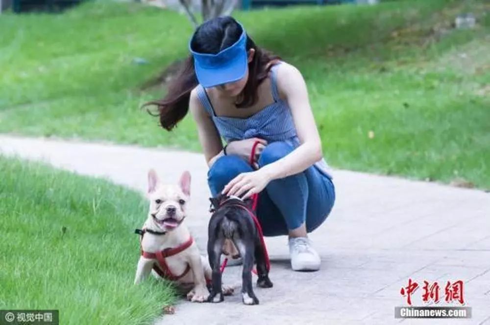 走路的机会每天骑摩托车上下班今年只有26岁的小李还不都是为了工作