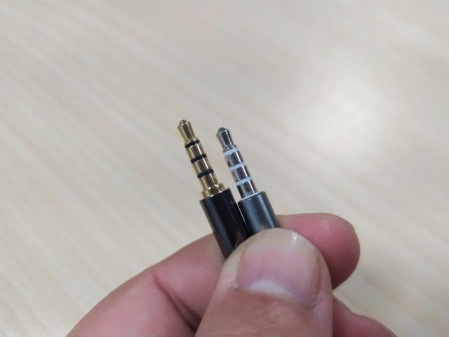 毕亚兹 2.5mm母对3.5mm公音频线转接头:保真音质 即插即用