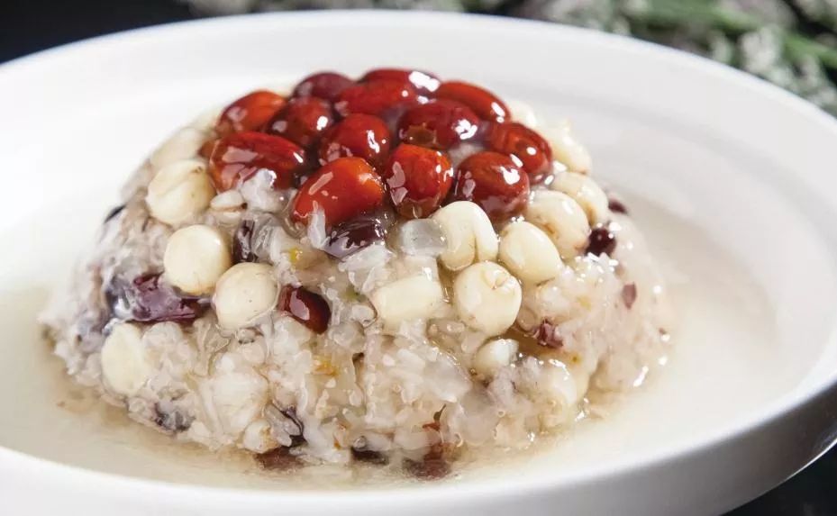 荆州的地方传统名点,在全国八宝饭中独树一帜,原是清代的一位御厨从