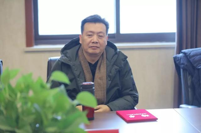 市住建局局长,"匠心艺术团"名誉团长钱栋致辞市建协会长宋小华为艺术