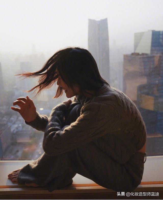 慵懒的冬日暖阳随拍即大片自然而舒适小秀一下纤腰腹肌