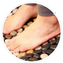 走石子路如同足底按摩有几类人要慎踩