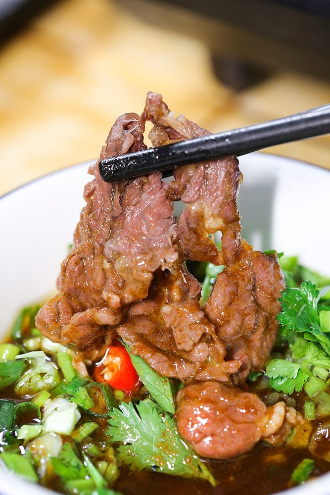 北海壕气老板放话:牛肉火锅6.8折!吃到2020年!