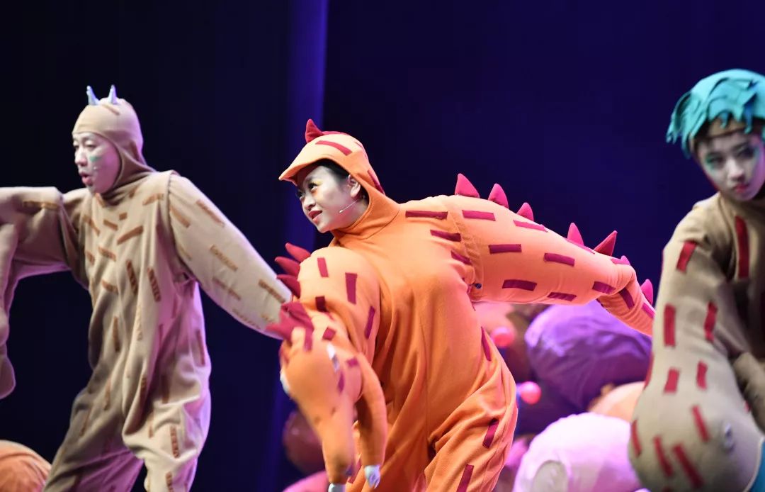 文末福利年末好剧你看起来好像很好吃即将上演一起守护孩子的恐龙梦