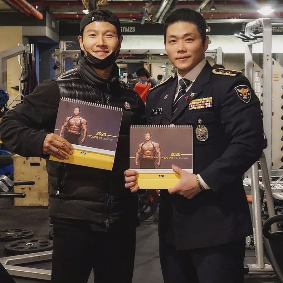 他是韩国最牛肌肉警察,猛男威慑力爆棚,却难过女儿关!