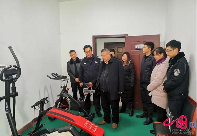 原平市委常委宣传部长王彤深入交警大队检查精神文明单位建设工作