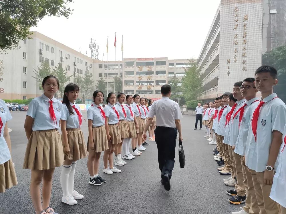 天立国际学校校服图片